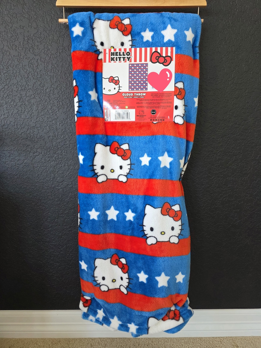 NWT Hello Kitty Patriotic Stripes 4th Of July Cloud Throw